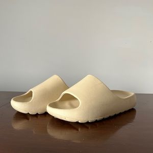 Women's slides size 9
